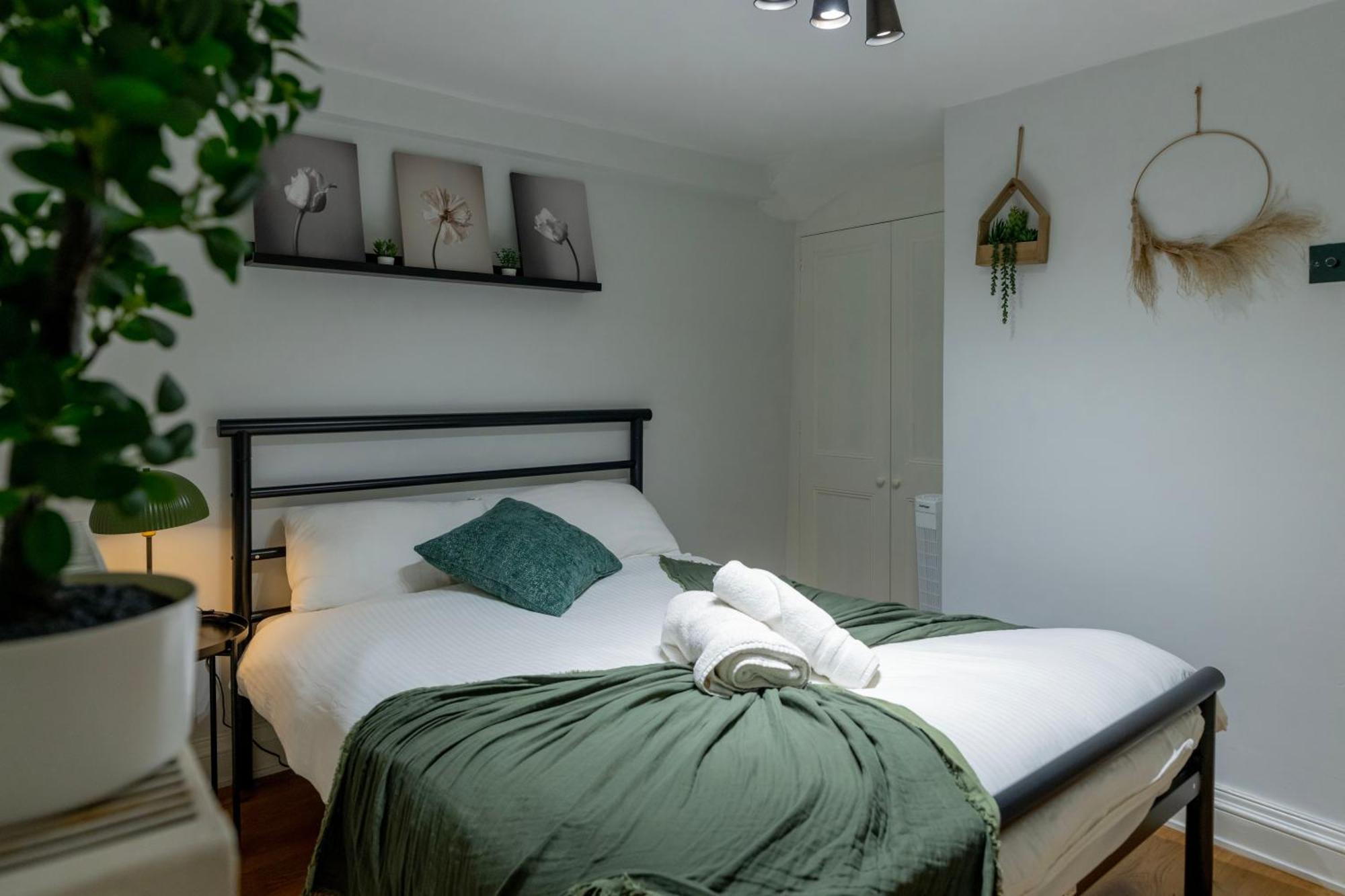 Apartament Gorgeous 2Bed House In New Road Londyn Zewnętrze zdjęcie